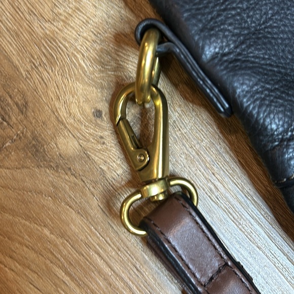 Fossil vintage black leather explorer shoulder bag with fold over top - Picture 6 of 10